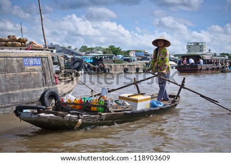 CAN THO,VIETNAM-APRIL 14: Cai Rang Floating Market, 6km from Can Tho, most famous and biggest floating market in Mekong Delta with hundreds of boats packed on April 14, 2012 in Can Tho, Vietnam.