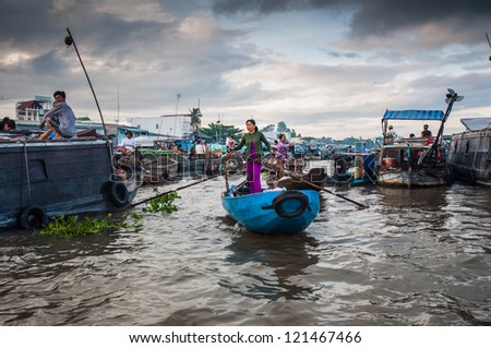 CAN THO,VIETNAM-APRIL 14: Cai Rang Floating Market, 6km from Can Tho, most famous and biggest floating market in Mekong Delta with hundreds of boats packed on April 14, 2012 in Can Tho, Vietnam.