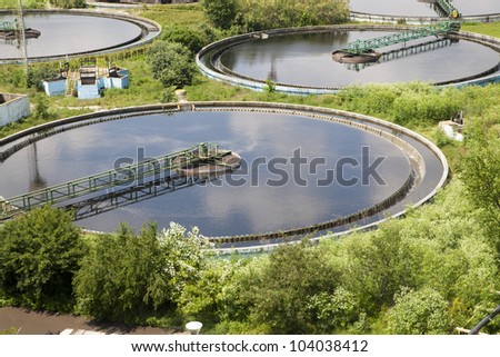 Cleaning construction for a sewage treatment
