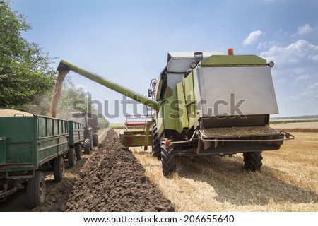 Harvest machine loading seeds in to tractor trailer