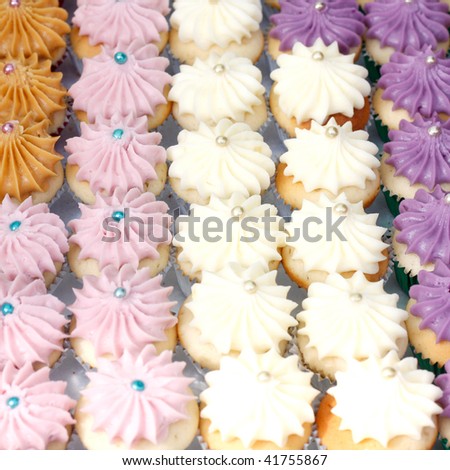 A lot of small cup cakes