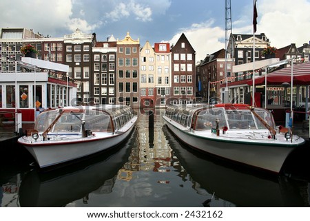 Tour boats and ticket office in Amsterdam canal