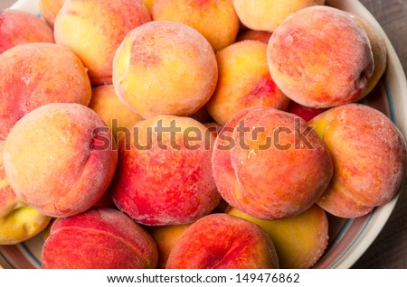 A bowl of freshly harvested yellow peaches