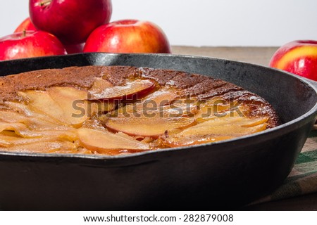Cast iron skillet apple cake with apples and apple slices