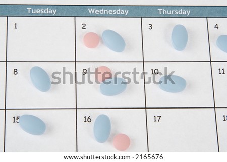 Pills on a calendar daily and weekly schedule