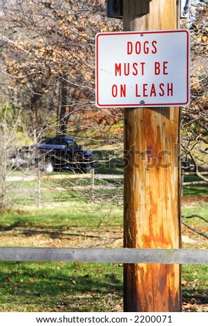 Sign in park to keep dogs on leash as leash law directs