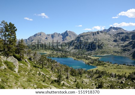 These are the lake Lac d\'Aubert and the lake Lac d\'Aumar. Neouvielle nature reserve covers 2300 hectares and counts more than 70 lakes and pools.