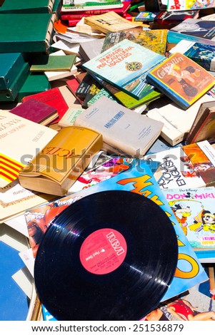 Catalonia, Spain, JUNE 14, 2013: Vintage als Encants de Barcelona. counter with old books and vinyl records