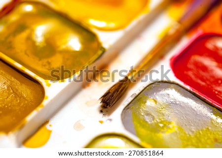 old brush and palette of paints. Shallow depth of field