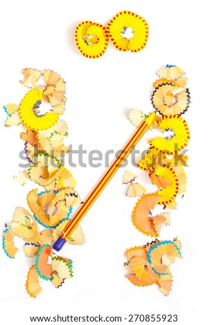 Photo a Letter of russian alphabet from colored shavings on white background