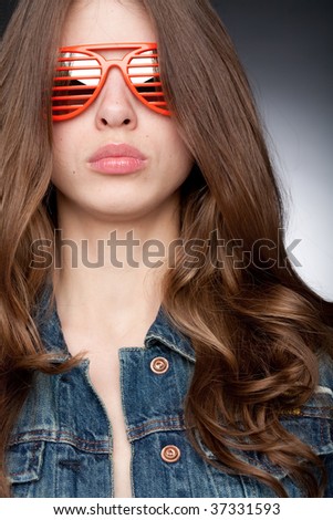 portrait of the woman in red strips eyeglasses
