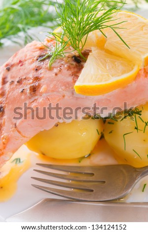 salmon grilled with dill and boiled potato
