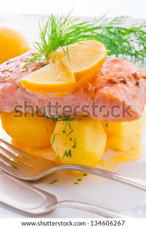 salmon grilled with dill and boiled potato