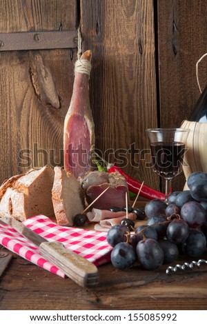 Ham, wine and bread