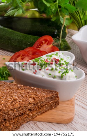 have breakfast curd with chives