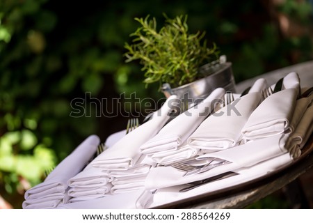 napkins with silverware pouch