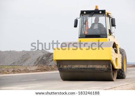Roller Engineering Vehicle compact Soil, Gravel, Concrete or Asphalt during Road Works