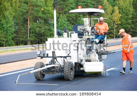 Pavement Asphalt Road Marking Paint and Striping with Thermoplastic Spray Applicator Machine