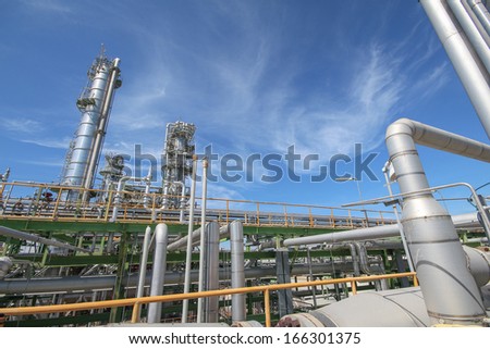 Refinery tower and process area structure in refinery plant
