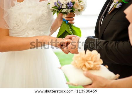 Wedding couple exchanging the rings