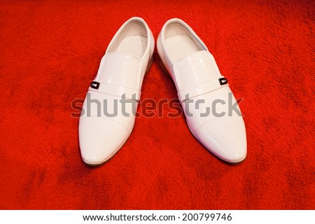 shoes for men white