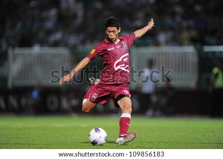 Pathum Thani,Thailand-April 7:Pokkhao Anan Insee Police Utd. Hit The Ball During Thai Premier League Between Bangkok Glass Fc.And Insee Police Utd.At Leo Stadium On April7,2012 In Pathumthani,Thailand