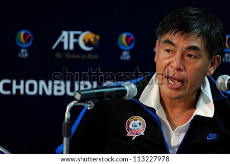 CHONBURI,THAILAND-SEP18:Withaya Laohakul Manager of Chonburi fc.speaks to media after the match during AFC CUP between Chonburi fc.and Al Shorta (SYR) at Chonburi Stadium on Sep18,2012 in Thailand