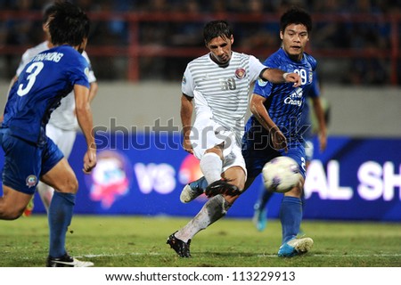 CHONBURI,THAILAND-SEP18:Oday Jafal (white) of Al Shorta (SYR) scores the winning goal  during the AFC CUP between Chonburi fc.and Al Shorta (SYR) at Chonburi Stadium on Sep18,2012 in Thailand
