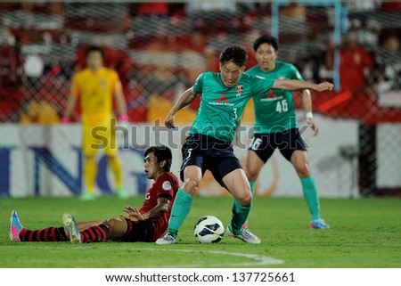 NONTHABURI,THAILAND-MAY 01:Tomoya Ugajin #3 (R) of Urawa Red Diamonds in action during the AFC Champions League between Muangthong Utd.and Urawa Red Diamonds at SCG stadium on May 1,2013 in,Thailand.