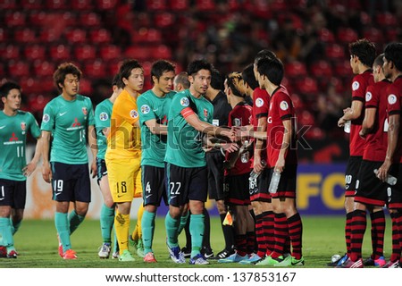 NONTHABURI,THAILAND-MAY01:Yuki Abe #22 of Urawa Red Diamonds with team shake hand during the AFC Champions League between Muangthong Utd.and Urawa Red Diamonds at SCG Stadium on May1,2013 in,Thailand.
