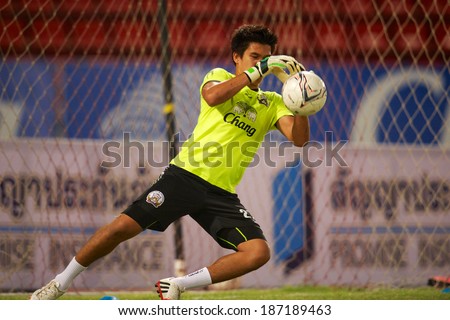BANGKOK THAILAND-MARCH 09:Goalkeeper Wanlop Sae-Jiu of Insee Police United.in action during Thai Premier League Insee Police United.and Air Force F.C.at Thammasat Stadium on March 09, 2014,Thailand