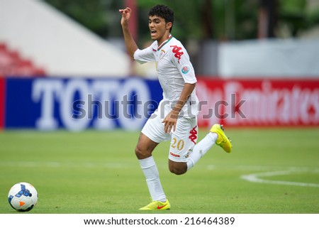 NONTHABURI THAILAND-SEPTEMBER 06:Salaah Said Salim Al Yahyaei (R) of Oman run with the ball during the AFC U-16 Championship between Korea Republic and Oman at Muangthong Stadium on Sep06,2014Thailand