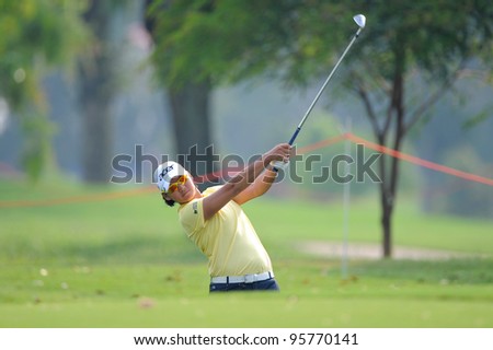 PATTAYA THAILAND-FEBRUARY 16:Yani Tseng of Taiwan watches the ball after hits a shot the hole 17 first round the Honda LPGA 2012 on February16,2012 at Siam Country Club Old Course in Pattaya, Thailand