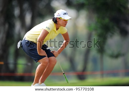PATTAYA, THAILAND-FEBRUARY 16:Yani Tseng of Taiwan watches lines up a shot during hole17 the first round the Honda LPGA 2012 on February 16,2012 at Siam Country Club Old Course in Pattaya,Thailand