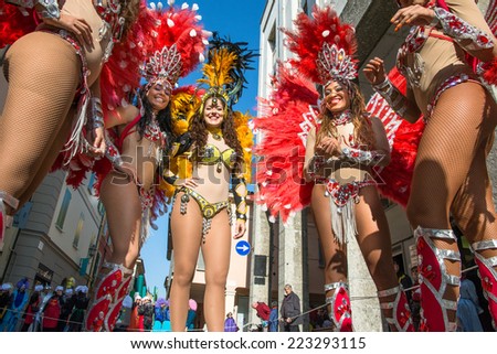 SAN GIOVANNI IN PERSICETO,BOLOGNA,ITALY-MARCH 9,2014:happy brazilian dancer in colored costume celebrating the Carnival in a sunny day and festivity