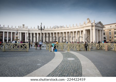 VATICAN CITY,VATICAN CITY STATE-MARCH 15,2014:more people and pilgrims in St. Peter's Square in the Vatican city in a summer day admire the famous colonnade