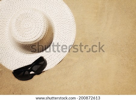 a floppy beach hat and sunglasses