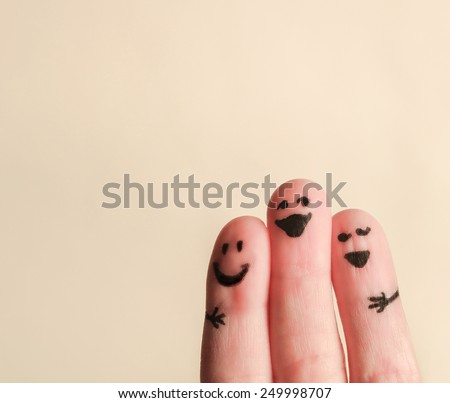 three smiling fingers that are very happy to be friends