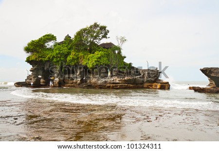 The Hindu temple on water Tanah Lot, tidal wave