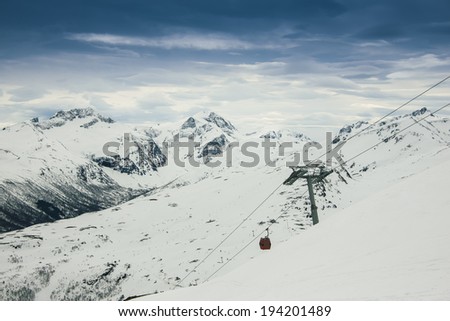 A gondola ski lift on its way up the mountain