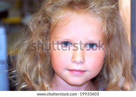 Small girl facial close - up portrait (indoor)