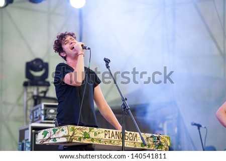 MOSCOW - MAY 25: Pianoboy group performs at Bosco Fresh Fest in Gorky Park on May 25, 2013 in Moscow. The mission of this festival is to find new talent and releasing them on the big stage.