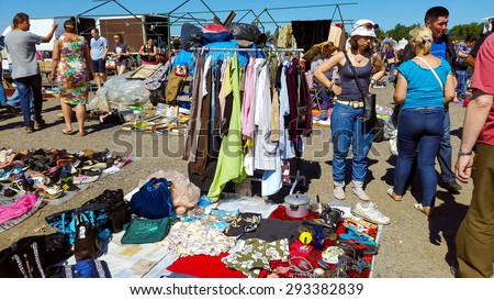 MOSCOW - JULY 04: People buy and sell used items at a flea market \