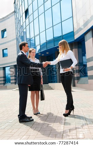 Business people shaking hands in a modern downtown