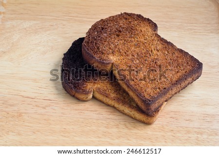 toast the toast was burnt. burnt toast at breakfast.