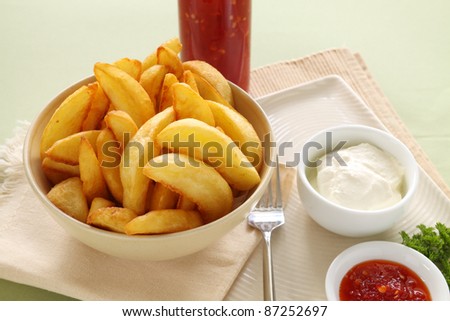 Potato wedges with sour cream and sweet chilli sauce.