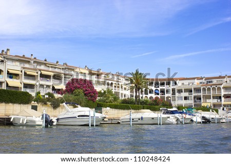 Luxurious yachts in Empuriabrava, way of life with luxury condos.