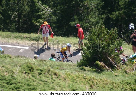 Lance Armstrong in 2005 TdF near Axe-les-Thermes