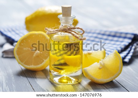lemon oil in a glass bottle with fresh Ã?Â?Ã?Â«Ã?Â?Ã?Â¥Ã?Â?Ã?Â¬Ã?Â?Ã?Â®Ã?Â?Ã?Â­ Ã?Â?Ã?Â®Ã?Â?Ã?Â­ wooden background