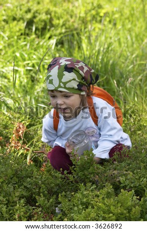 ))*(( صـوره مـنـي وصـوره مـنـك ))*(( - صفحة 8 Stock-photo-little-girl-wearing-camouflage-bandanna-picking-blackberries-in-the-forest-3626892